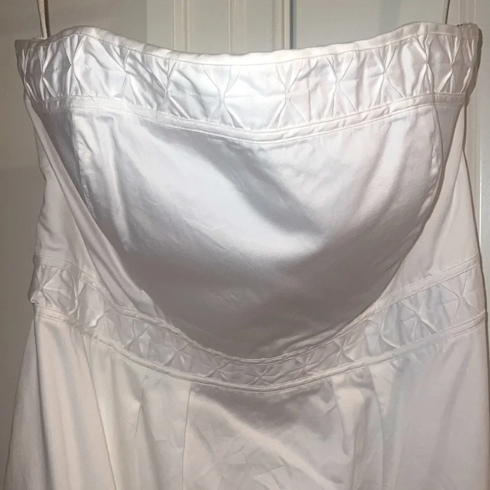 White House Black Market strapless dress - Picture 2 of 7